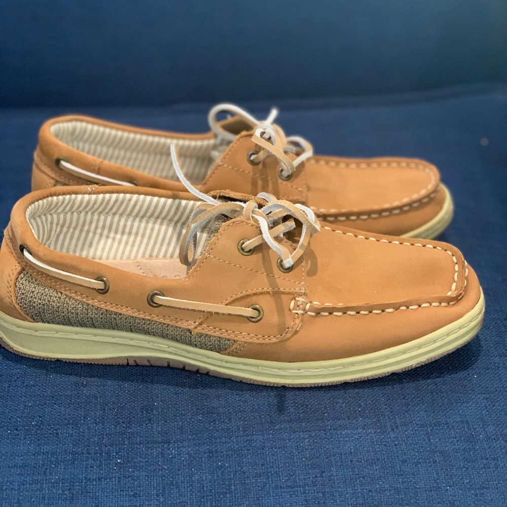 Women’s deck shoe- Magellan (Sperry type!)